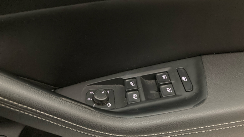 Volkswagen Passat 2.0 TDI SCR 190 R-Line 5dr DSG [Pan Rf] [7 Speed] Diesel Estate